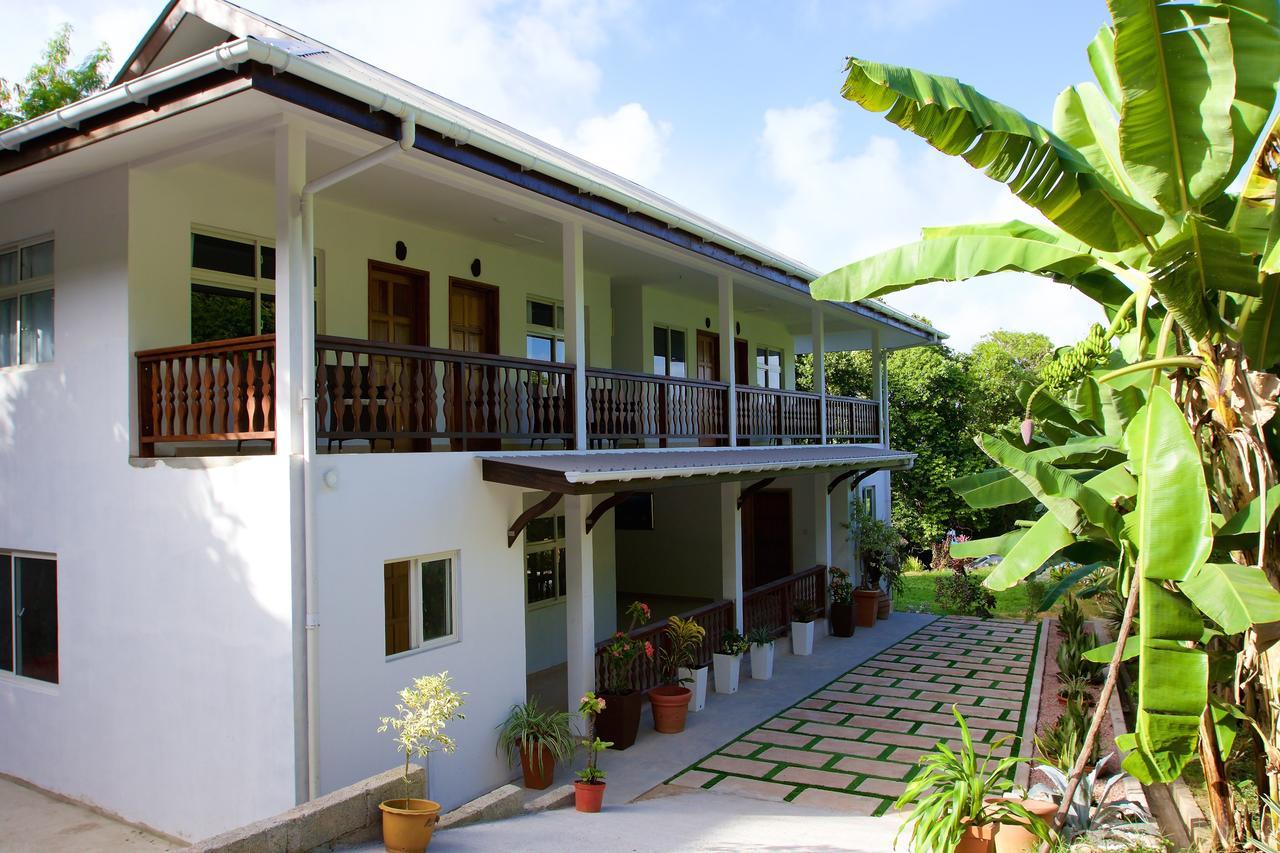 Cote Jardin - Chalets Cote Mer Baie Sainte Anne エクステリア 写真